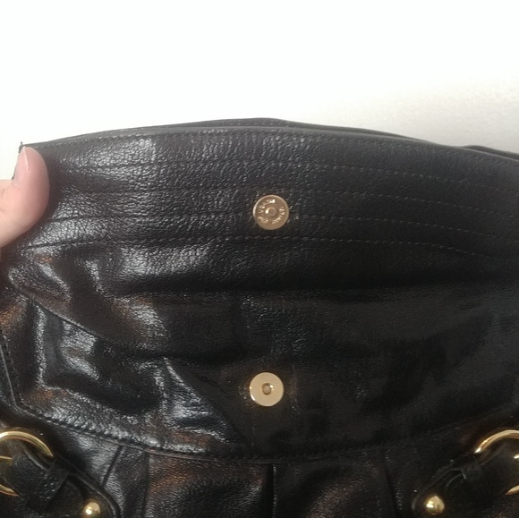 ✴️ NWOT Hype Leather Buckle Clutch Black/Gold - Picture 5 of 5